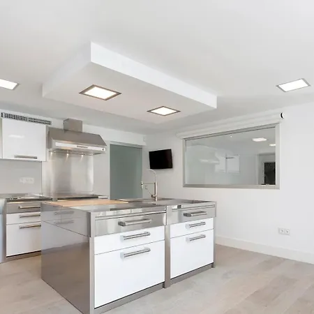 Luxury By Lodgerstrip Budget Holidays *