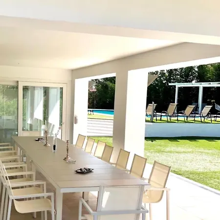 Villa Luxury By Lodgerstrip Budget Holidays