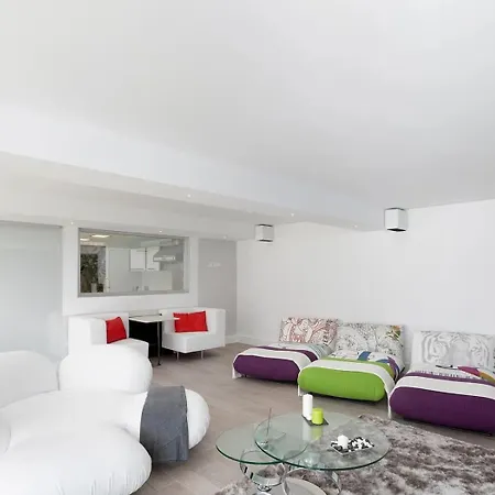 Luxury By Lodgerstrip Budget Holidays Villa